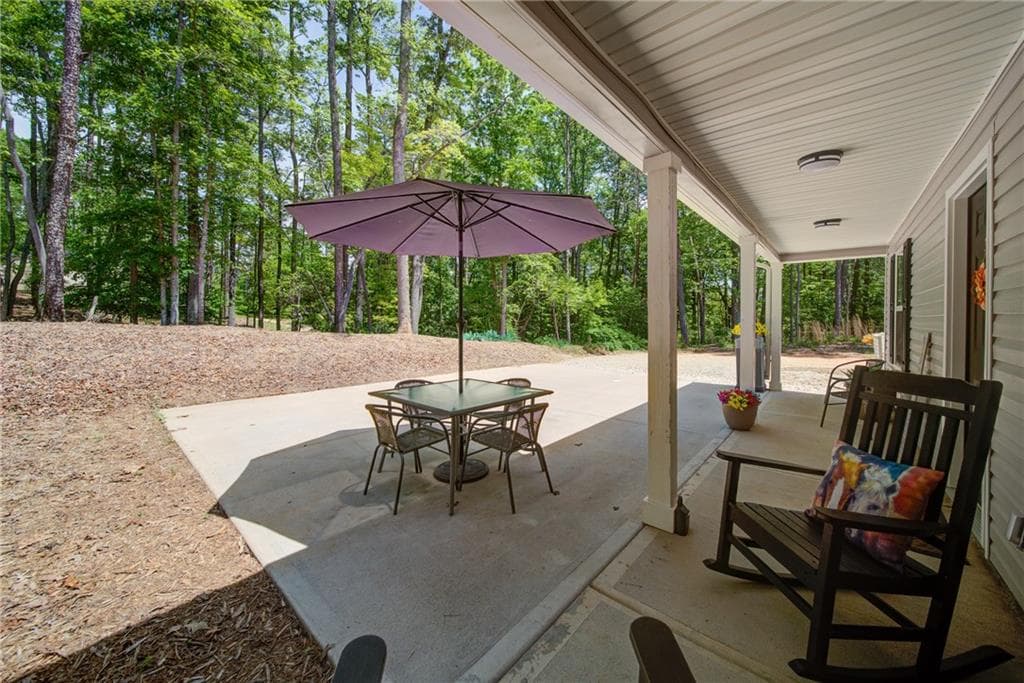 3 bedroom, 2 bathroom, 1,301 sq ft single family residence under contract at 2182 Ben Higgins Road, Dahlonega, GA 30533 — photo 2