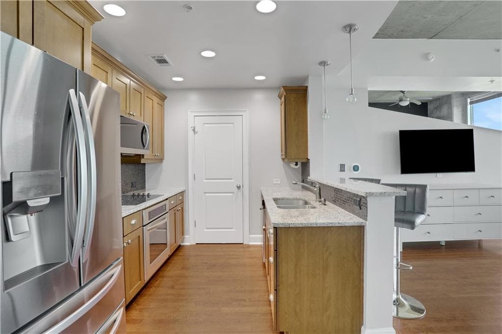 1 bedroom, 1 bathroom, 770 sq ft condominium for sale at 3300 Windy Ridge Parkway 1603, Atlanta, GA 30339 — photo 2