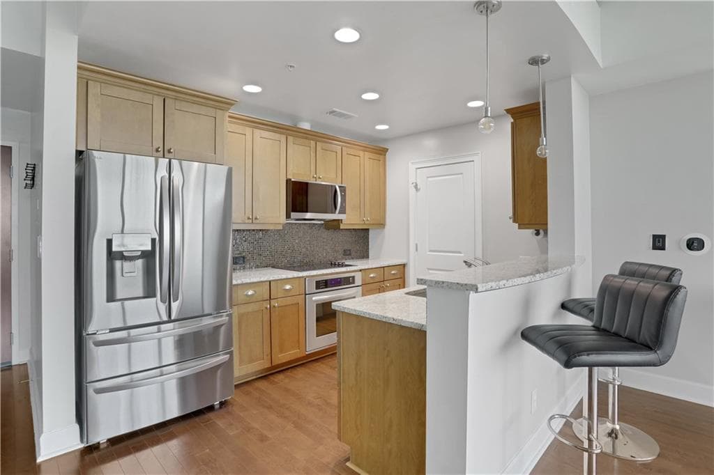 1 bedroom, 1 bathroom, 770 sq ft condominium for sale at 3300 Windy Ridge Parkway 1603, Atlanta, GA 30339 — photo 3