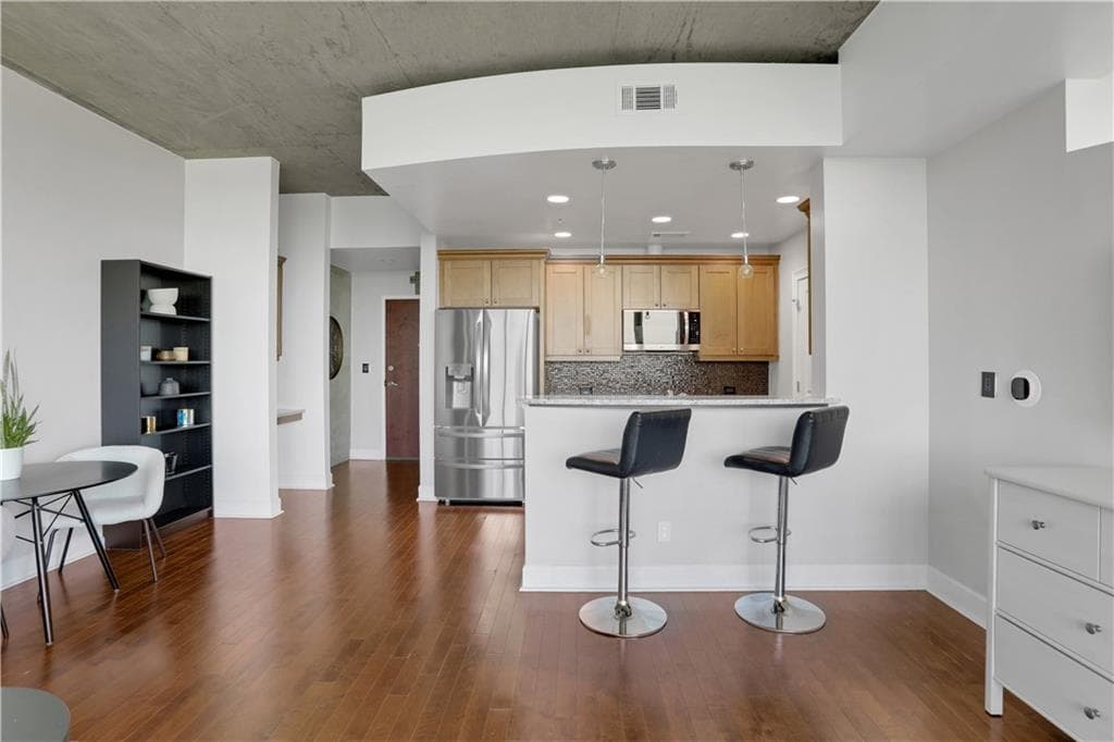 1 bedroom, 1 bathroom, 770 sq ft condominium for sale at 3300 Windy Ridge Parkway 1603, Atlanta, GA 30339 — photo 4