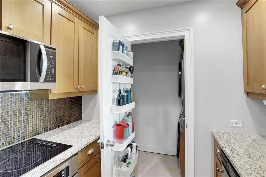 1 bedroom, 1 bathroom, 770 sq ft condominium for sale at 3300 Windy Ridge Parkway 1603, Atlanta, GA 30339 — photo 7