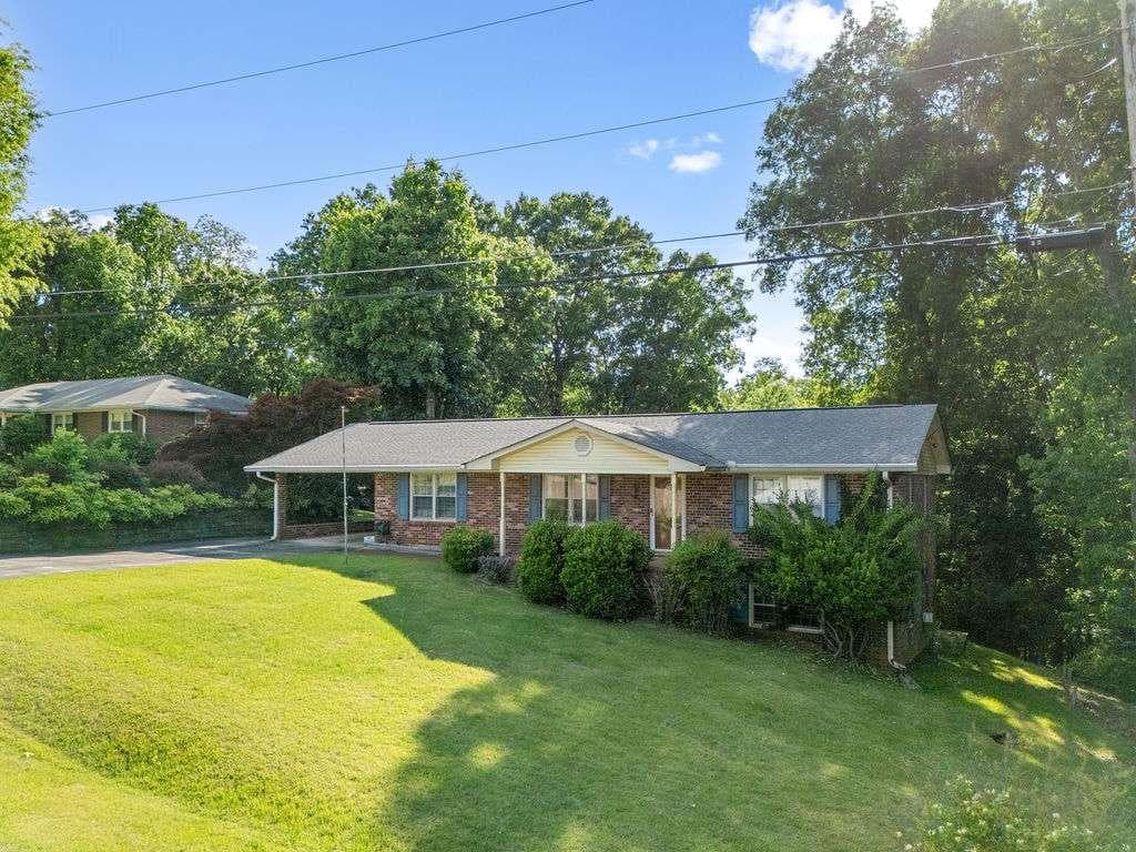 3 bedroom, 3 bathroom, 2,480 sq ft single family residence for sale at 8 Montre Circle, Silver Creek, GA 30173