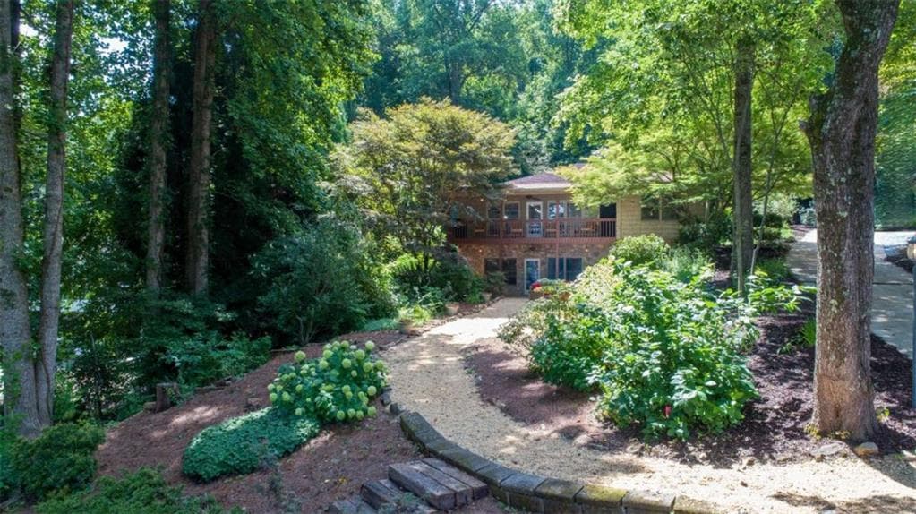 3 bedroom, 3 bathroom, 3,398 sq ft single family residence for sale at 313 Omega Way, Hiawassee, GA 30546 — photo 2