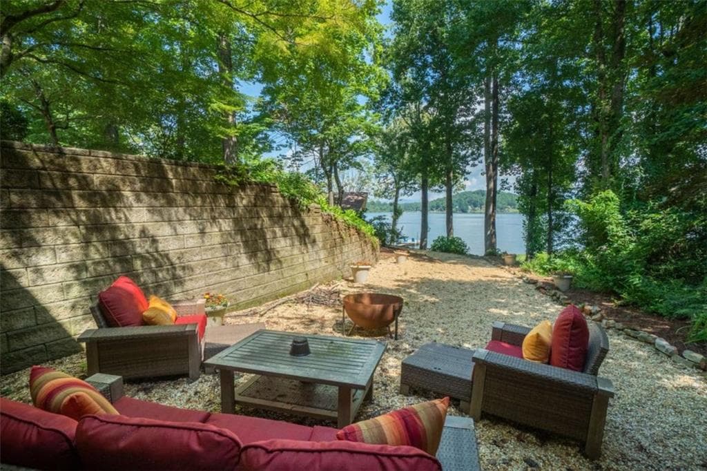 3 bedroom, 3 bathroom, 3,398 sq ft single family residence for sale at 313 Omega Way, Hiawassee, GA 30546 — photo 3