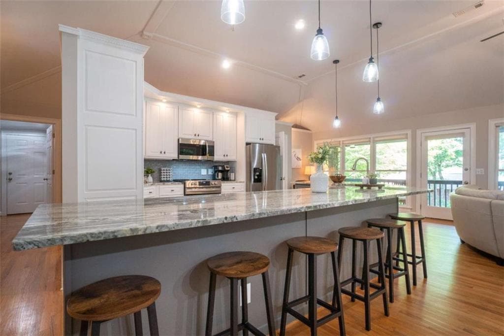 3 bedroom, 3 bathroom, 3,398 sq ft single family residence for sale at 313 Omega Way, Hiawassee, GA 30546 — photo 9