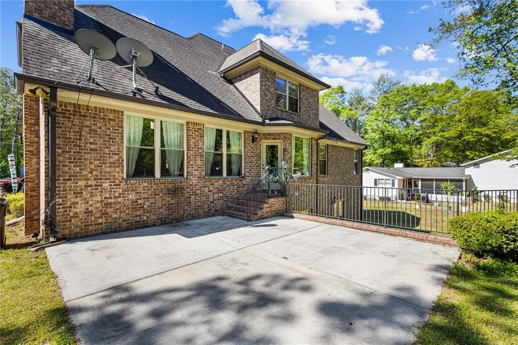 7 bedroom, 6 bathroom, 6,055 sq ft single family residence for sale at 1614 Rucker Road, Alpharetta, GA 30009 — photo 4