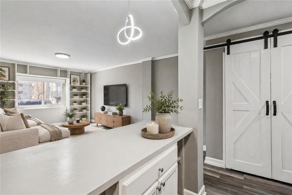 1 bedroom, 1 bathroom, 703 sq ft condominium for sale at 2285 Peachtree Road 404, Atlanta, GA 30309 — photo 3