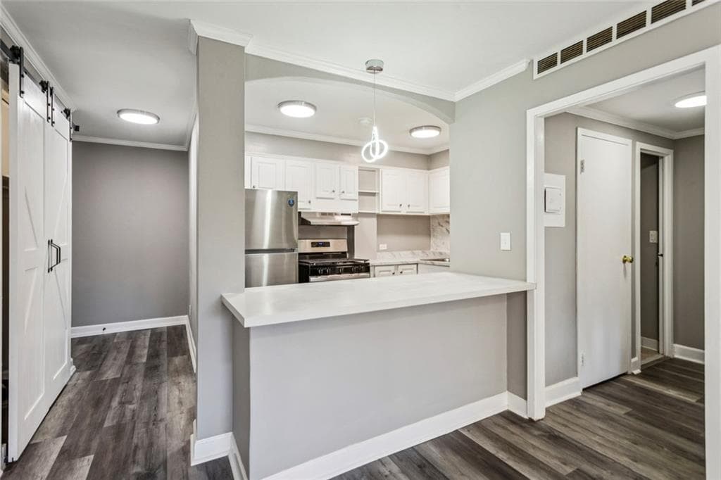 1 bedroom, 1 bathroom, 703 sq ft condominium for sale at 2285 Peachtree Road 404, Atlanta, GA 30309 — photo 4