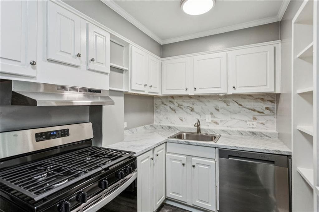 1 bedroom, 1 bathroom, 703 sq ft condominium for sale at 2285 Peachtree Road 404, Atlanta, GA 30309 — photo 5