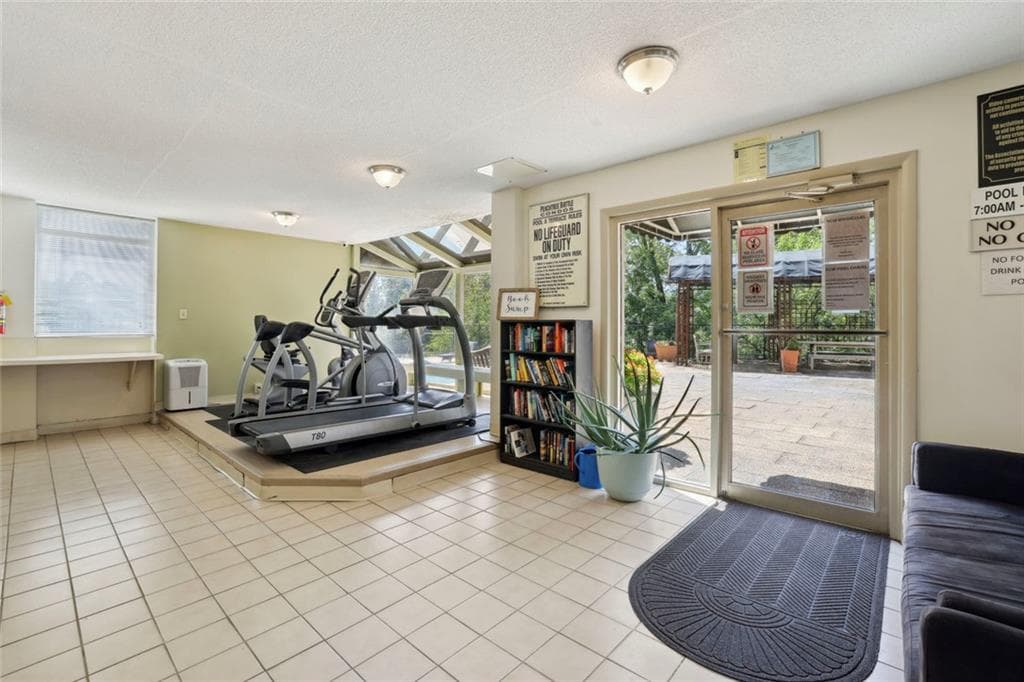 1 bedroom, 1 bathroom, 703 sq ft condominium for sale at 2285 Peachtree Road 404, Atlanta, GA 30309 — photo 8