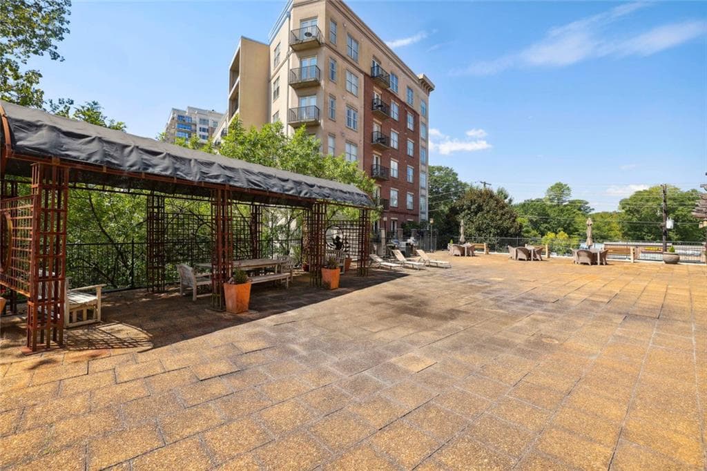 1 bedroom, 1 bathroom, 703 sq ft condominium for sale at 2285 Peachtree Road 404, Atlanta, GA 30309 — photo 9