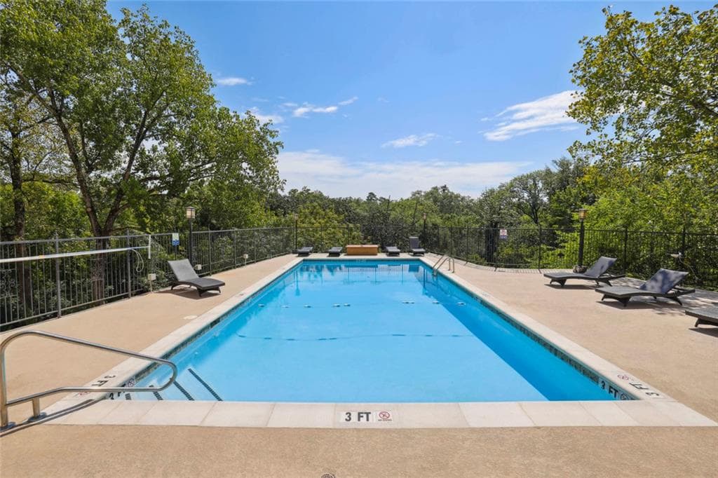 1 bedroom, 1 bathroom, 703 sq ft condominium for sale at 2285 Peachtree Road 404, Atlanta, GA 30309 — photo 10