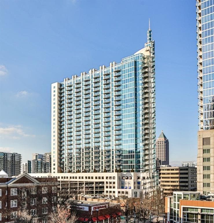 1 bedroom, 1 bathroom, 678 sq ft condominium for sale at 860 Peachtree Street 1413, Atlanta, GA 30308 — photo 1 of 25