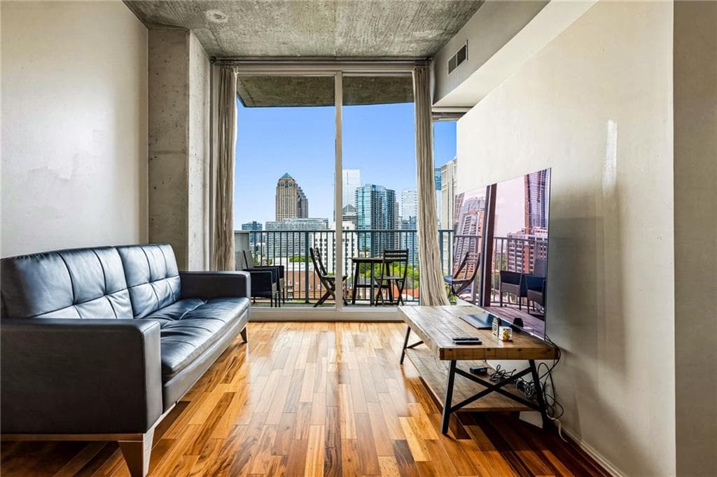 1 bedroom, 1 bathroom, 678 sq ft condominium for sale at 860 Peachtree Street 1413, Atlanta, GA 30308 — photo 2