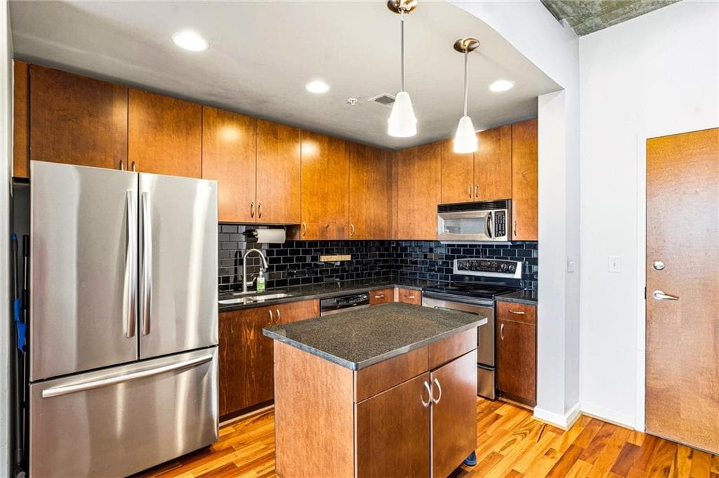 1 bedroom, 1 bathroom, 678 sq ft condominium for sale at 860 Peachtree Street 1413, Atlanta, GA 30308 — photo 3