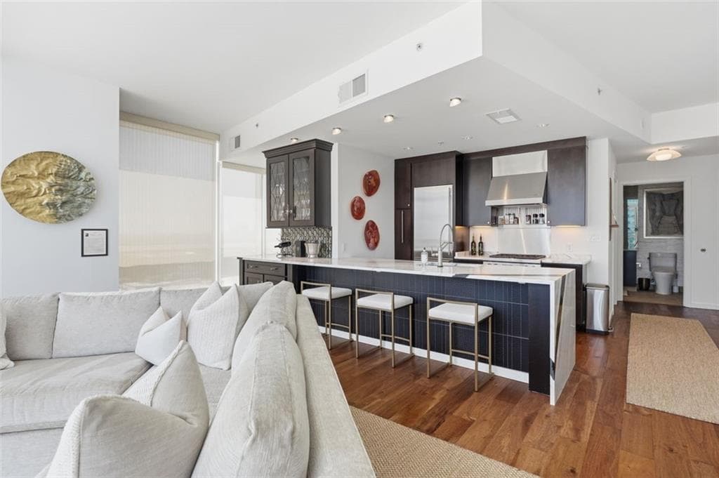 1 bedroom, 1 bathroom, 930 sq ft condominium for sale at 3325 Piedmont Road 1607, Atlanta, GA 30305 — photo 6