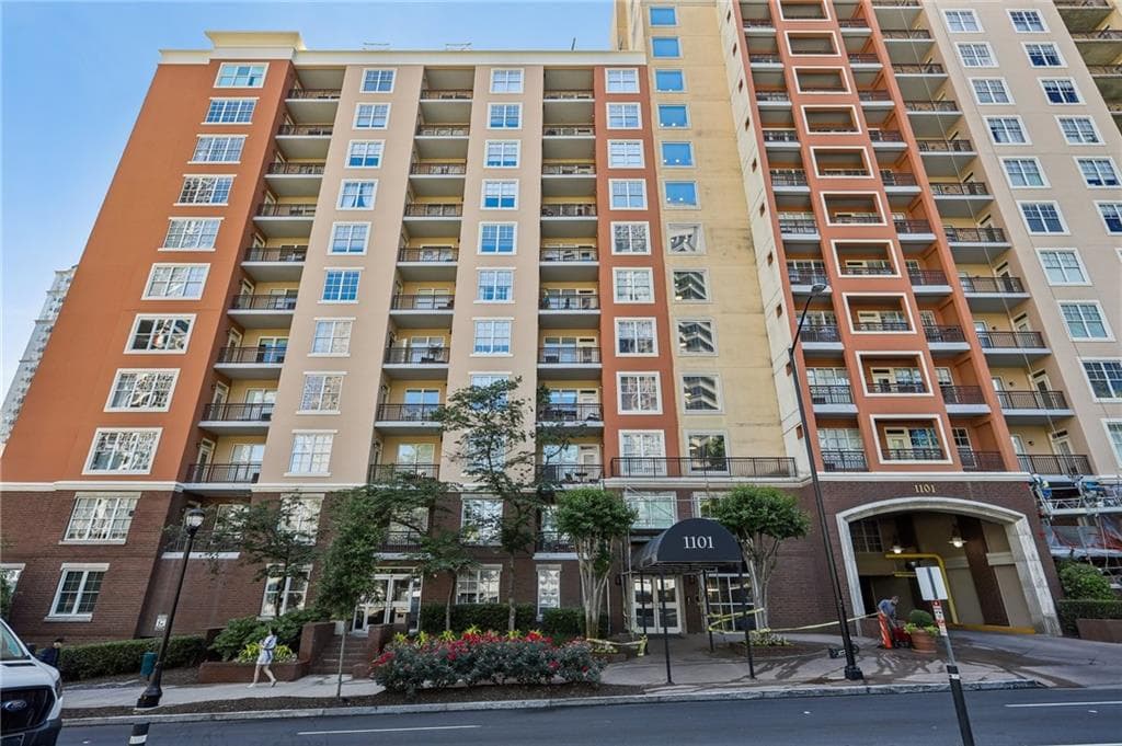 2 bedroom, 2 bathroom, 1,161 sq ft condominium for sale at 1101 Juniper Street 104, Atlanta, GA 30309 — photo 1 of 33