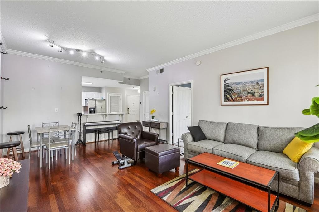 2 bedroom, 2 bathroom, 1,161 sq ft condominium for sale at 1101 Juniper Street 104, Atlanta, GA 30309 — photo 6