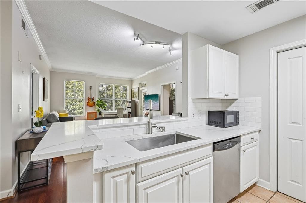 2 bedroom, 2 bathroom, 1,161 sq ft condominium for sale at 1101 Juniper Street 104, Atlanta, GA 30309 — photo 9
