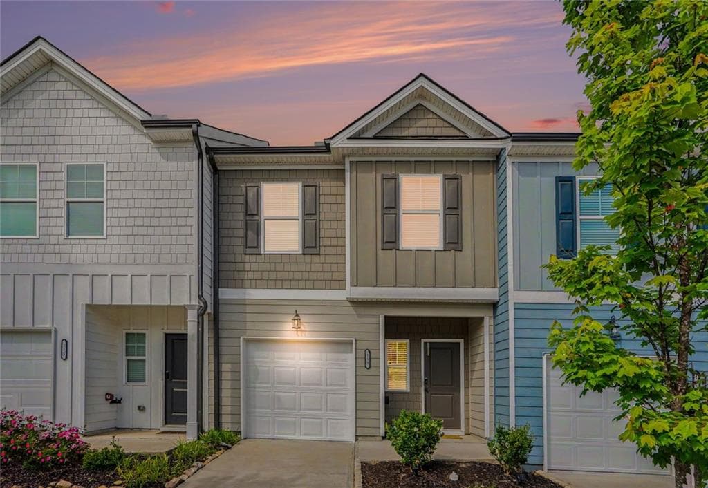 3 bedroom, 3 bathroom, 1,383 sq ft townhouse for sale at 119 Buckingham Lane, Hoschton, GA 30548 — photo 1 of 27