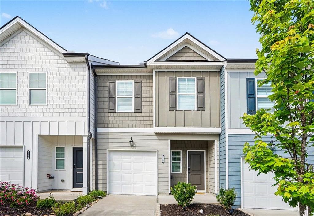 3 bedroom, 3 bathroom, 1,383 sq ft townhouse for sale at 119 Buckingham Lane, Hoschton, GA 30548 — photo 2