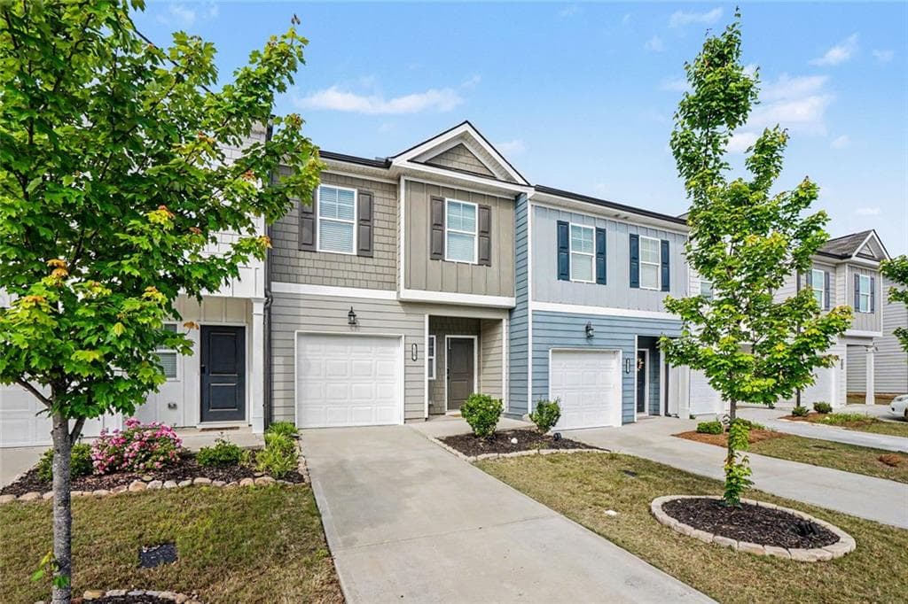 3 bedroom, 3 bathroom, 1,383 sq ft townhouse for sale at 119 Buckingham Lane, Hoschton, GA 30548 — photo 3
