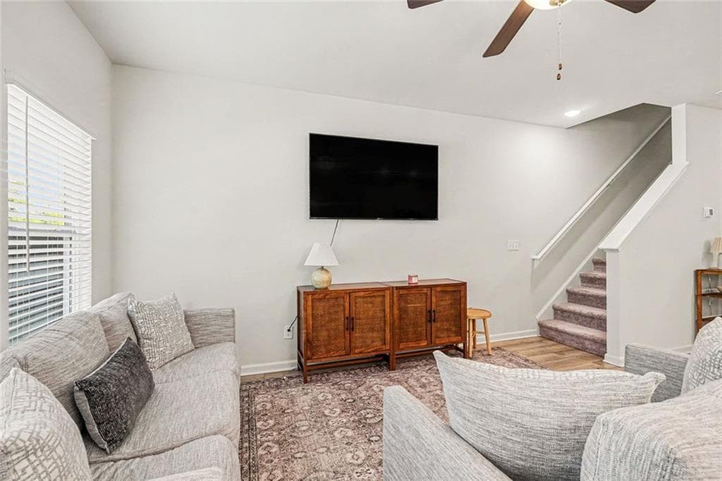 3 bedroom, 3 bathroom, 1,383 sq ft townhouse for sale at 119 Buckingham Lane, Hoschton, GA 30548 — photo 9