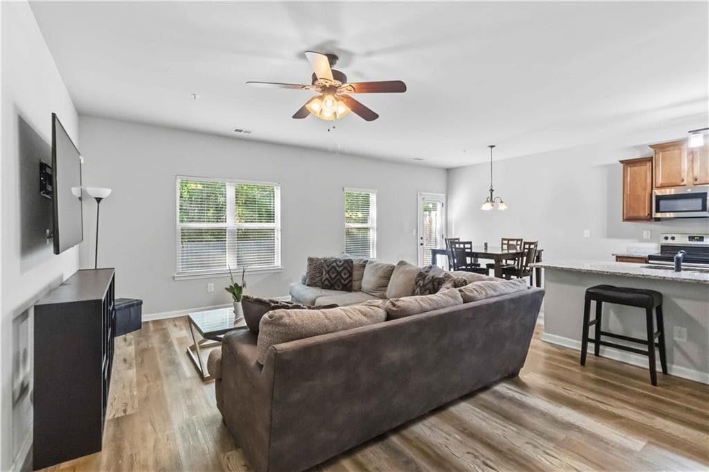 3 bedroom, 2 bathroom, 2,080 sq ft townhouse under contract at 7839 Rock Rose Lane, Fairburn, GA 30213 — photo 5