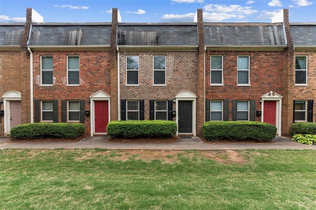 2 bedroom, 2 bathroom, 1,090 sq ft townhouse for sale at 235 Winding River Drive F, Sandy Springs, GA 30350