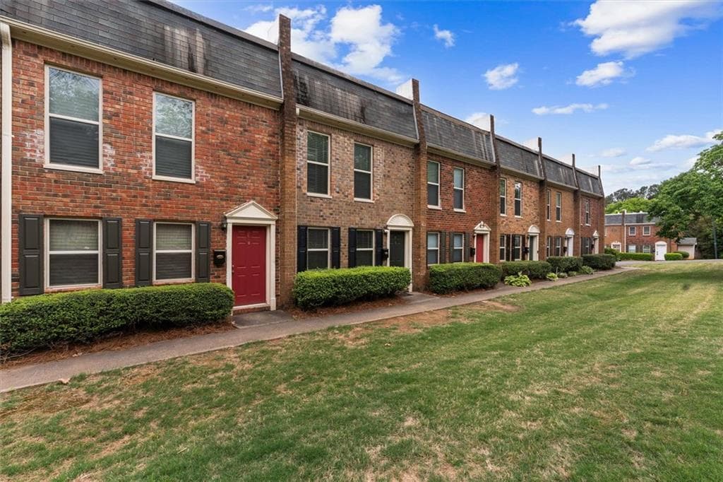 2 bedroom, 2 bathroom, 1,090 sq ft townhouse for sale at 235 Winding River Drive F, Sandy Springs, GA 30350 — photo 3