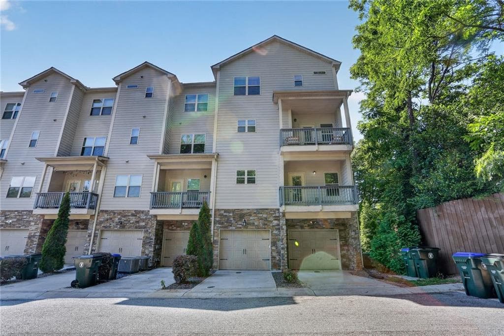 2 bedroom, 3 bathroom, 1,275 sq ft townhouse sold at 3122 Quantum Lane 59, Atlanta, GA 30341