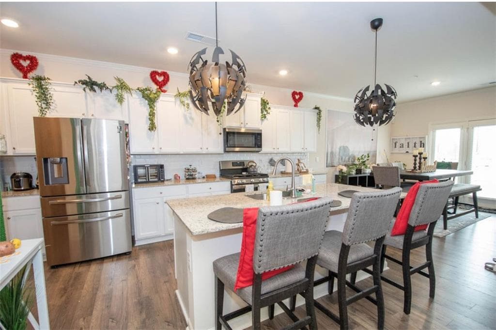 5 bedroom, 3 bathroom, 3,455 sq ft single family residence for sale at 2718 Serena Way, Atlanta, GA 30331 — photo 4