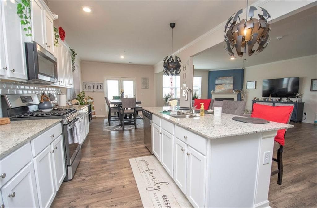 5 bedroom, 3 bathroom, 3,455 sq ft single family residence for sale at 2718 Serena Way, Atlanta, GA 30331 — photo 5