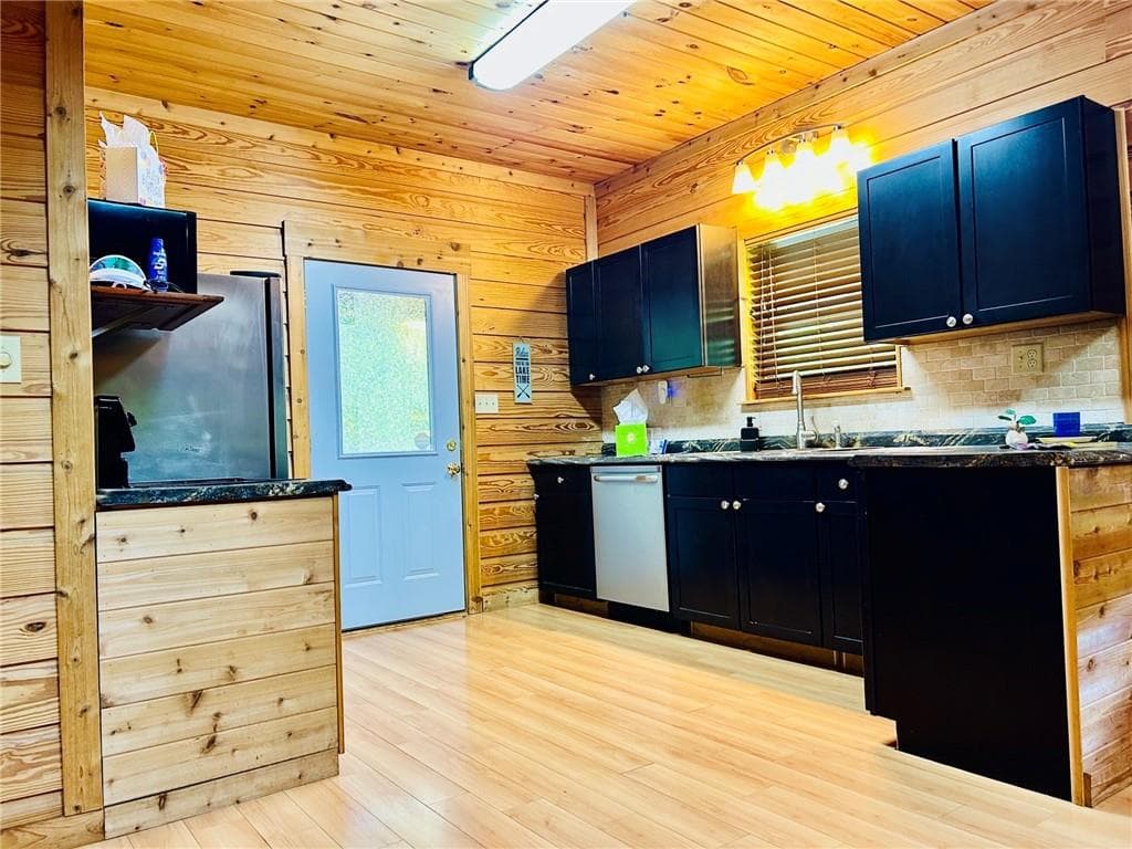 1 bedroom, 1 bathroom, 924 sq ft single family residence for rent at 4067 Fincher Drive, Gainesville, GA 30504 for $2,200 a month — photo 3