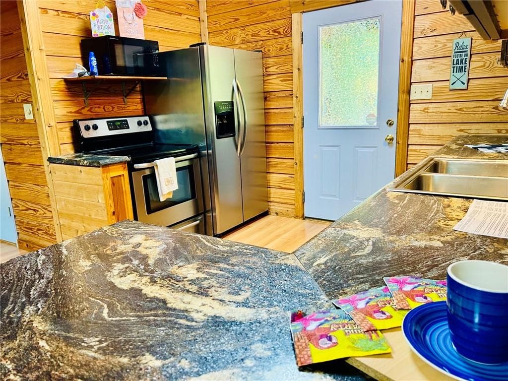 1 bedroom, 1 bathroom, 924 sq ft single family residence for rent at 4067 Fincher Drive, Gainesville, GA 30504 for $2,200 a month — photo 6