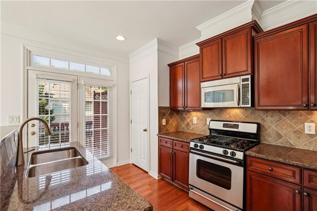 4 bedroom, 4 bathroom, 2,140 sq ft townhouse for sale at 6180 Briggs Way, Johns Creek, GA 30097 — photo 5