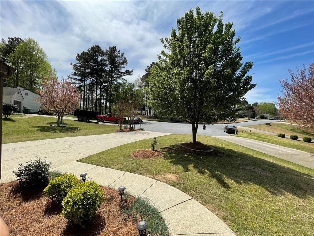 3 bedroom, 3 bathroom, 1,692 sq ft single family residence for sale at 11255 Abbotts Station Drive, Duluth, GA 30097 — photo 2
