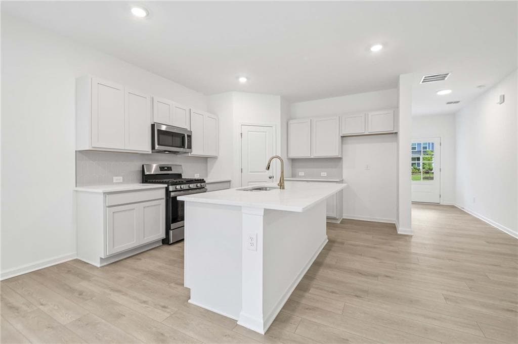 4 bedroom, 3 bathroom, 2,409 sq ft single family residence for sale at 5368 Heron Bay Boulevard, Locust Grove, GA 30248 — photo 6