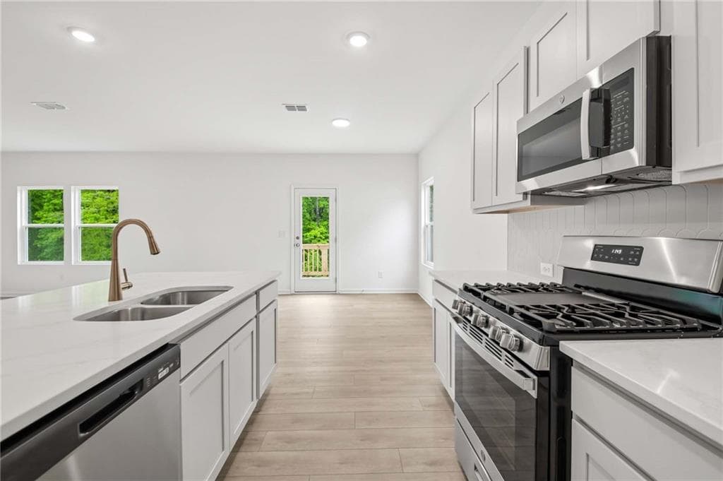 4 bedroom, 3 bathroom, 2,409 sq ft single family residence for sale at 5368 Heron Bay Boulevard, Locust Grove, GA 30248 — photo 9