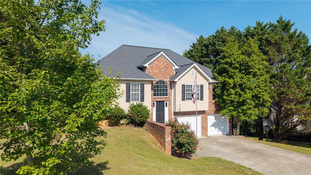 4 bedroom, 3 bathroom, 2,286 sq ft single family residence for sale at 240 Orchard Way, Calhoun, GA 30701 — photo 2