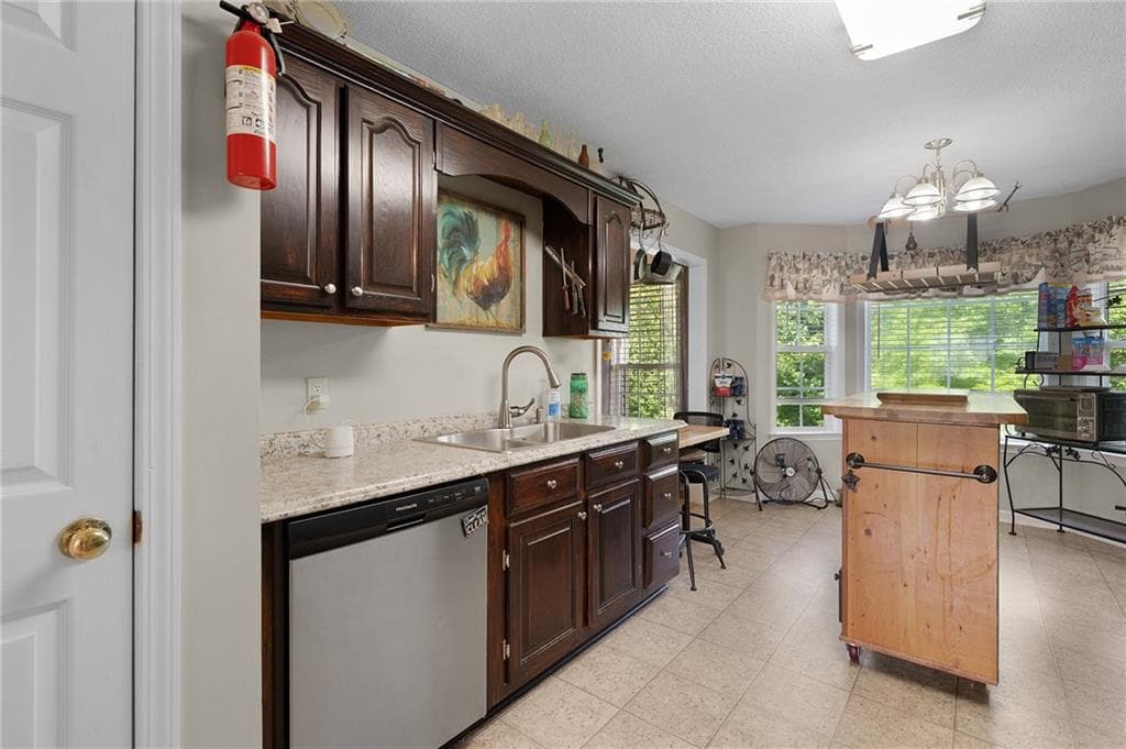 4 bedroom, 3 bathroom, 2,286 sq ft single family residence for sale at 240 Orchard Way, Calhoun, GA 30701 — photo 9