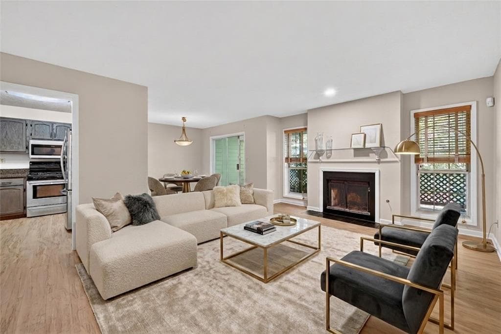 2 bedroom, 2 bathroom, 1,304 sq ft condominium sold at 1274 Weatherstone Drive, Atlanta, GA 30324