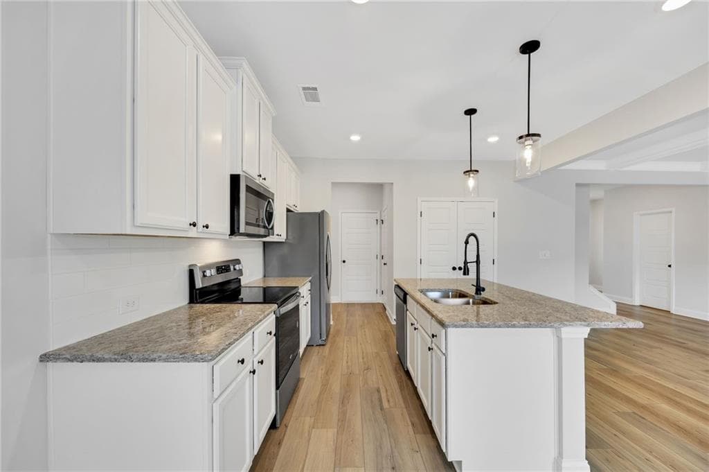4 bedroom, 3 bathroom, 2,278 sq ft single family residence for sale at 5325 Fox Hill Lane, Oakwood, GA 30566 — photo 7