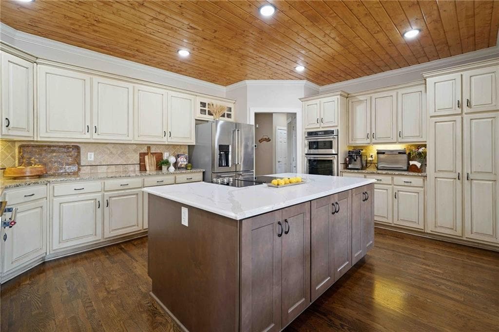 5 bedroom, 4 bathroom, 5,272 sq ft single family residence for sale at 1105 Dapplefawn Court, Alpharetta, GA 30005 — photo 7