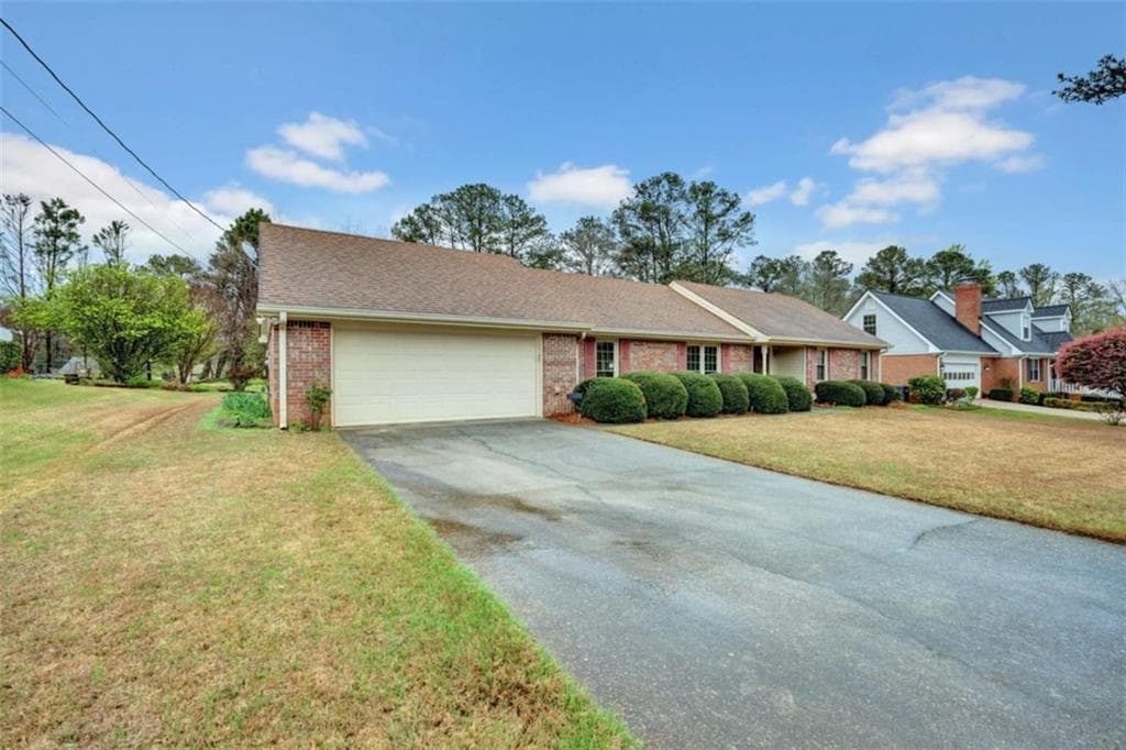 3 bedroom, 2 bathroom, 1,985 sq ft single family residence for sale at 3898 Carriage Lane, Conyers, GA 30094 — photo 3