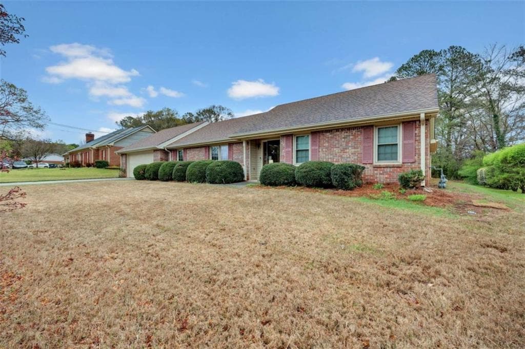 3 bedroom, 2 bathroom, 1,985 sq ft single family residence for sale at 3898 Carriage Lane, Conyers, GA 30094 — photo 5