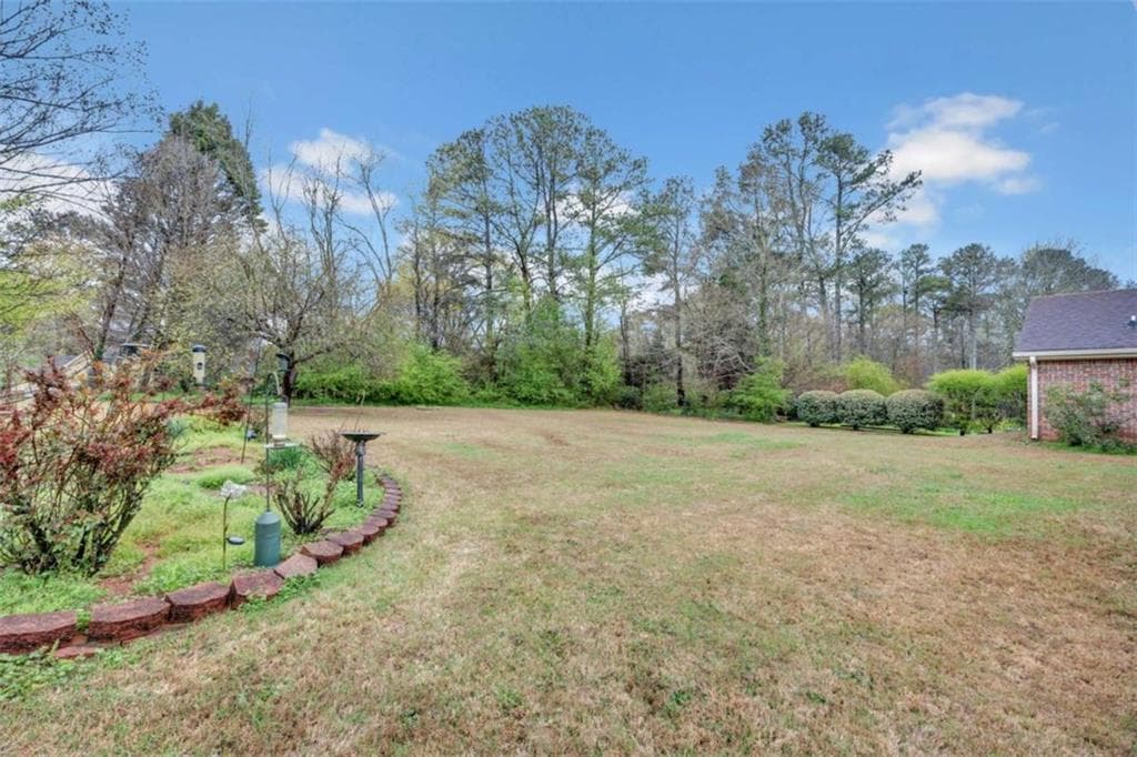 3 bedroom, 2 bathroom, 1,985 sq ft single family residence for sale at 3898 Carriage Lane, Conyers, GA 30094 — photo 7