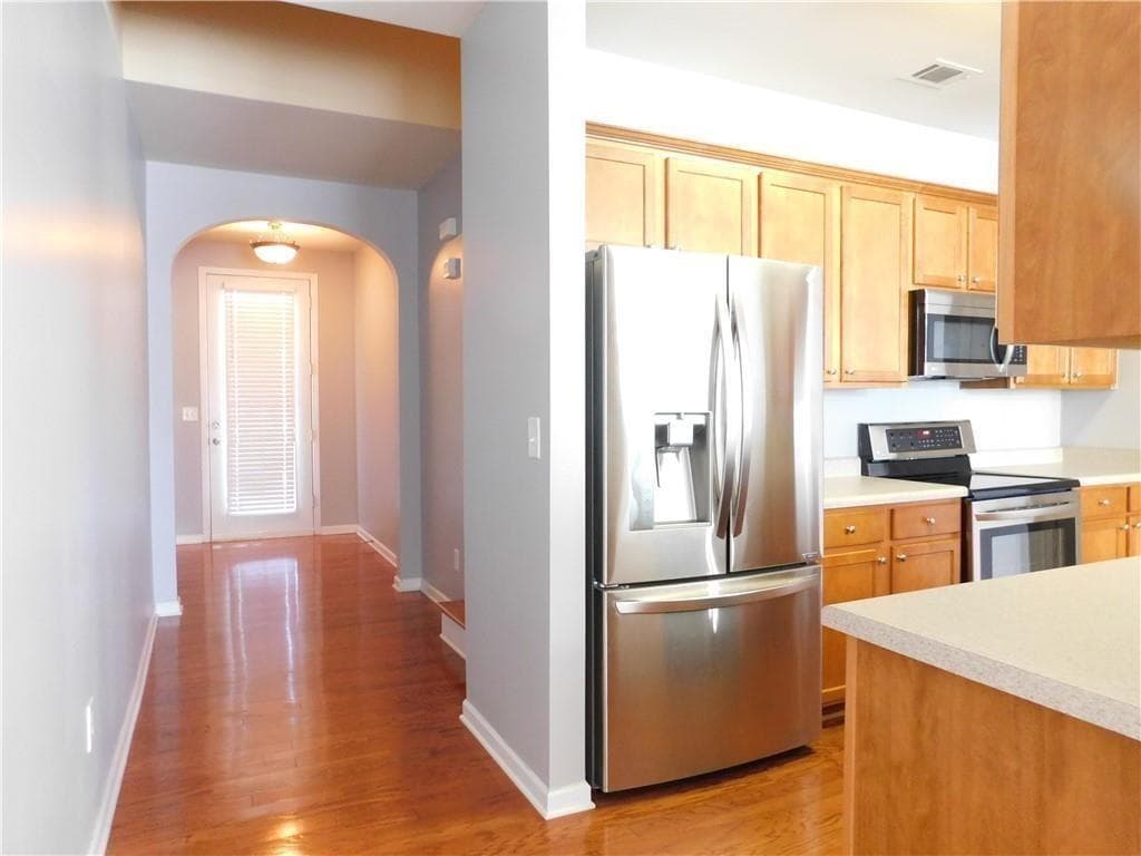 3 bedroom, 3 bathroom, 1,974 sq ft townhouse for rent at 940 Pierce Ivy Court, Lawrenceville, GA 30043 for $2,100 a month — photo 3