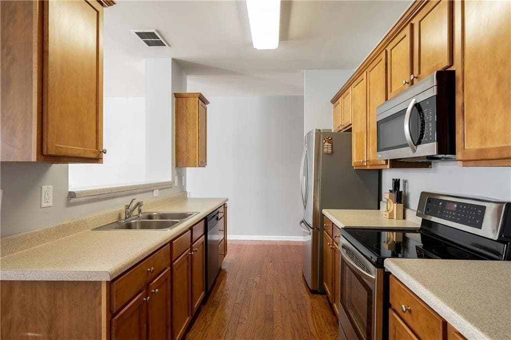 3 bedroom, 3 bathroom, 1,974 sq ft townhouse for rent at 940 Pierce Ivy Court, Lawrenceville, GA 30043 for $2,100 a month — photo 4