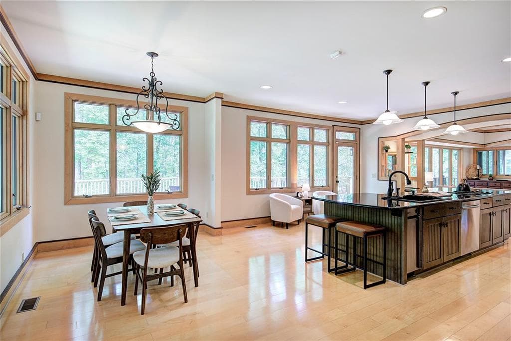 4 bedroom, 5 bathroom, 4,424 sq ft single family residence under contract at 260 Road 2 South, Cartersville, GA 30120 — photo 5